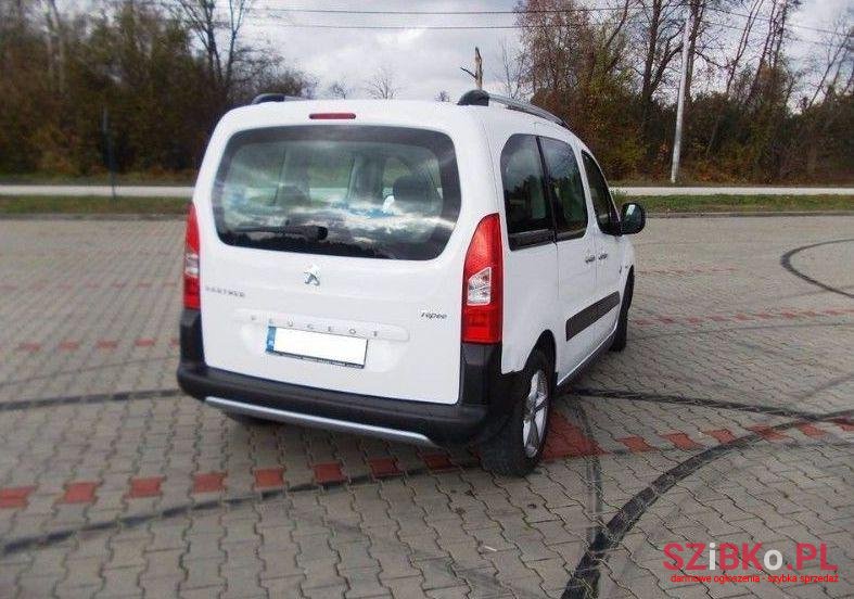 2011' Peugeot Partner photo #1