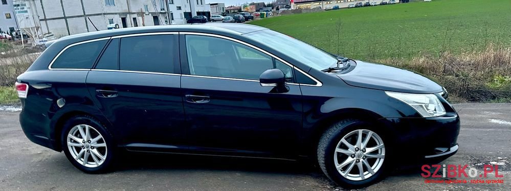 2010' Toyota Avensis 2.2 D-4D Style photo #2