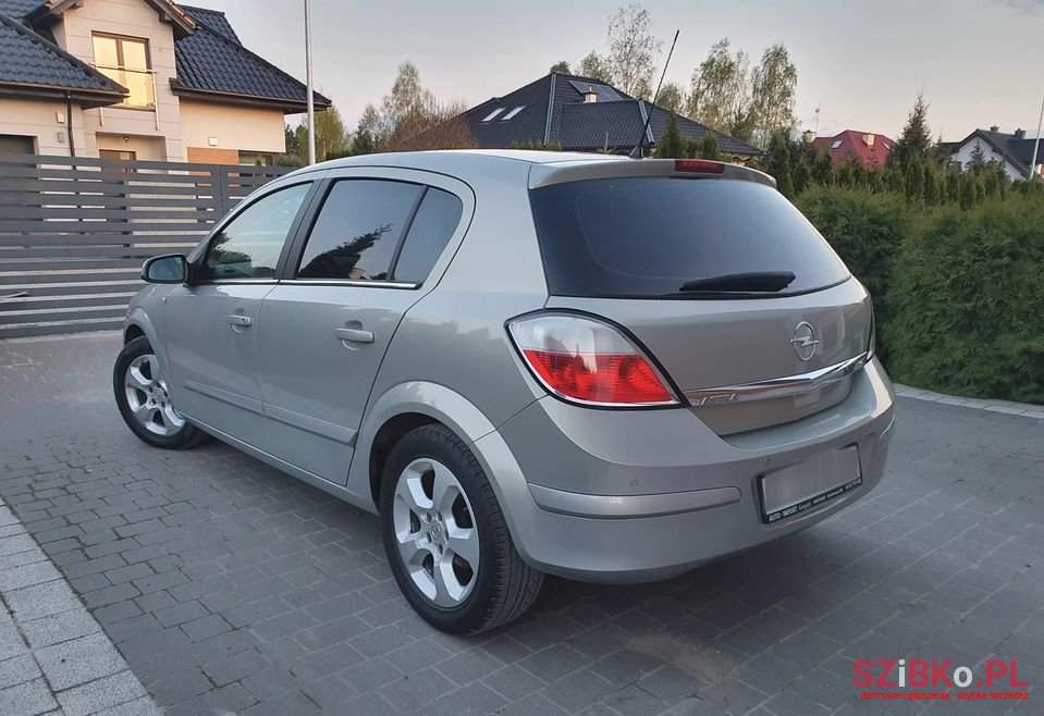 2005' Opel Astra photo #4