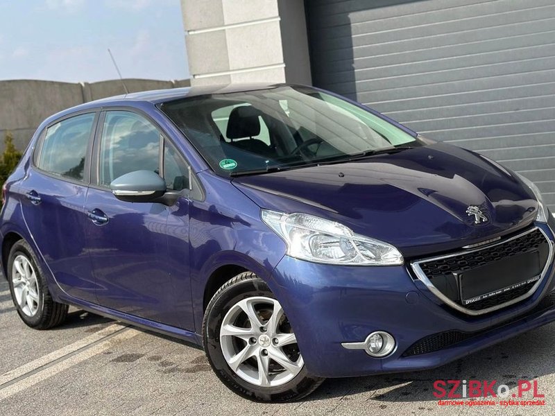 2012' Peugeot 208 1.4 Vti Allure photo #2