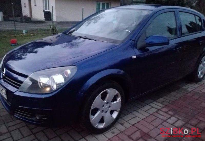 2005' Opel Astra photo #1