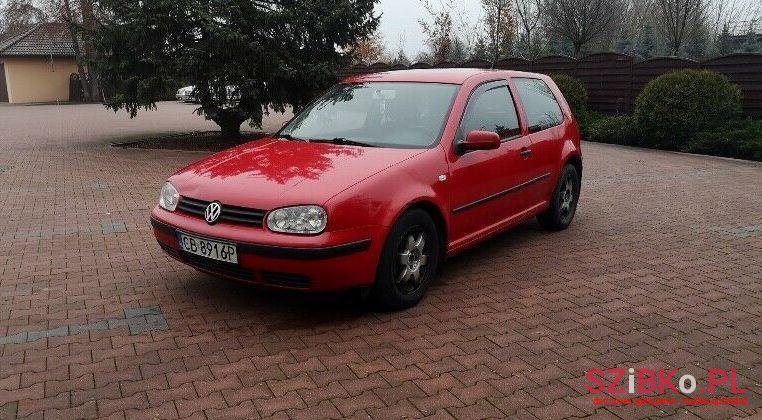 2001' Volkswagen Golf photo #1