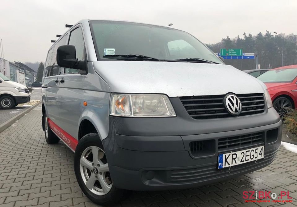 2004' Volkswagen Caravelle photo #4