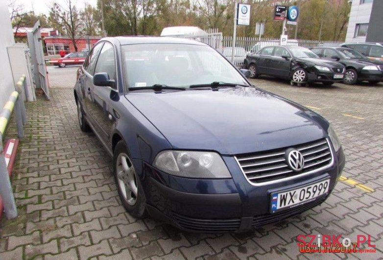 2001' Volkswagen Passat photo #1