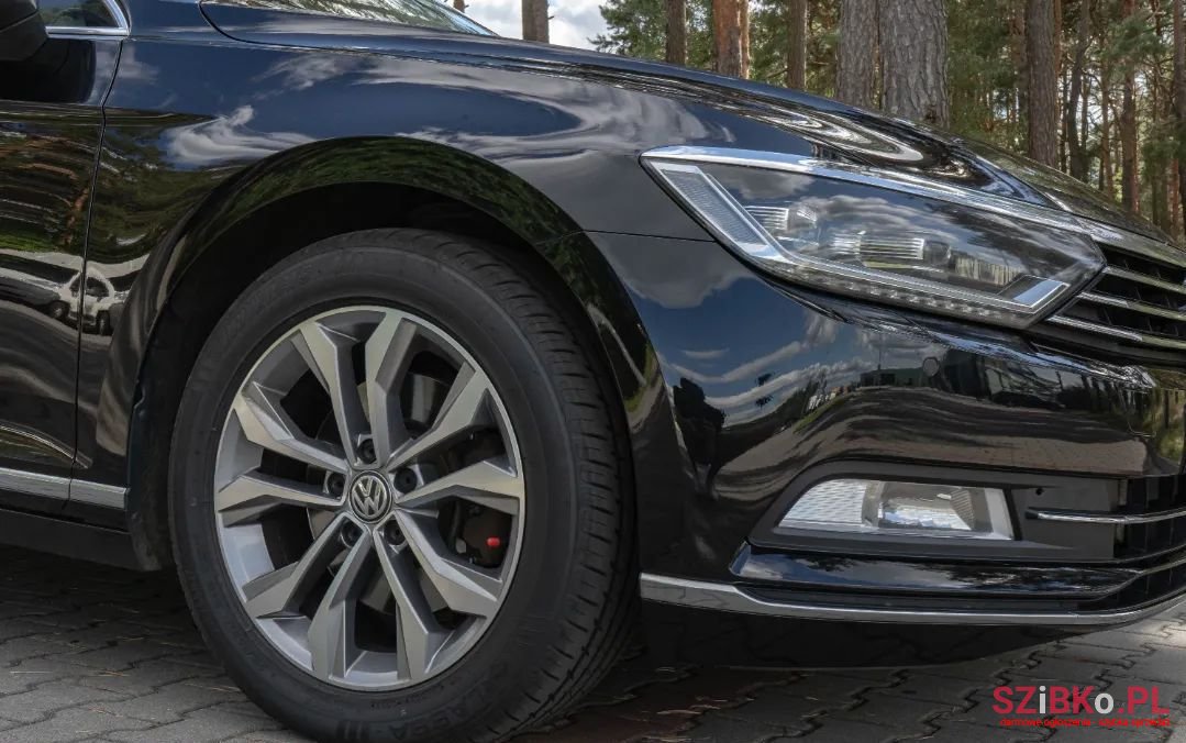 2015' Volkswagen Passat photo #3