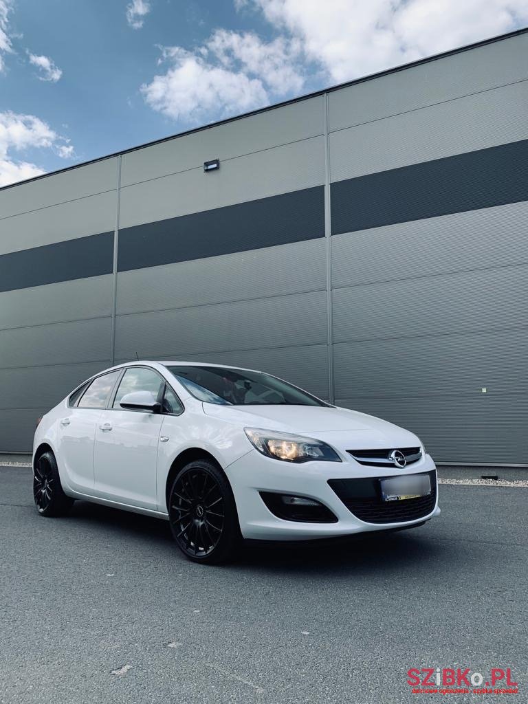 2018' Opel Astra photo #1