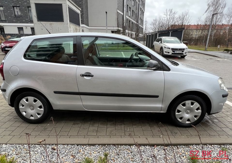 2005' Volkswagen Polo photo #6