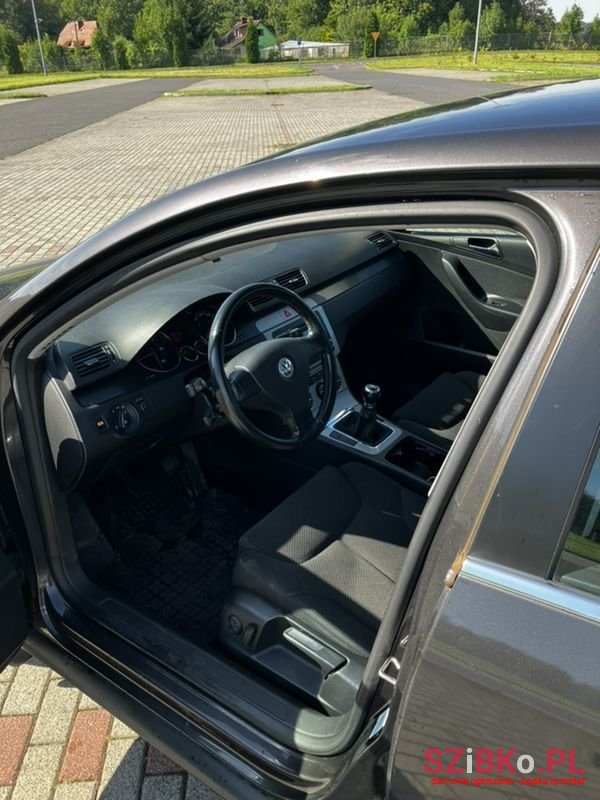 2006' Volkswagen Passat photo #6