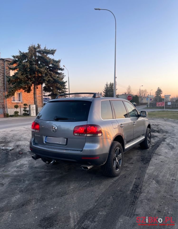 2004' Volkswagen Touareg photo #3