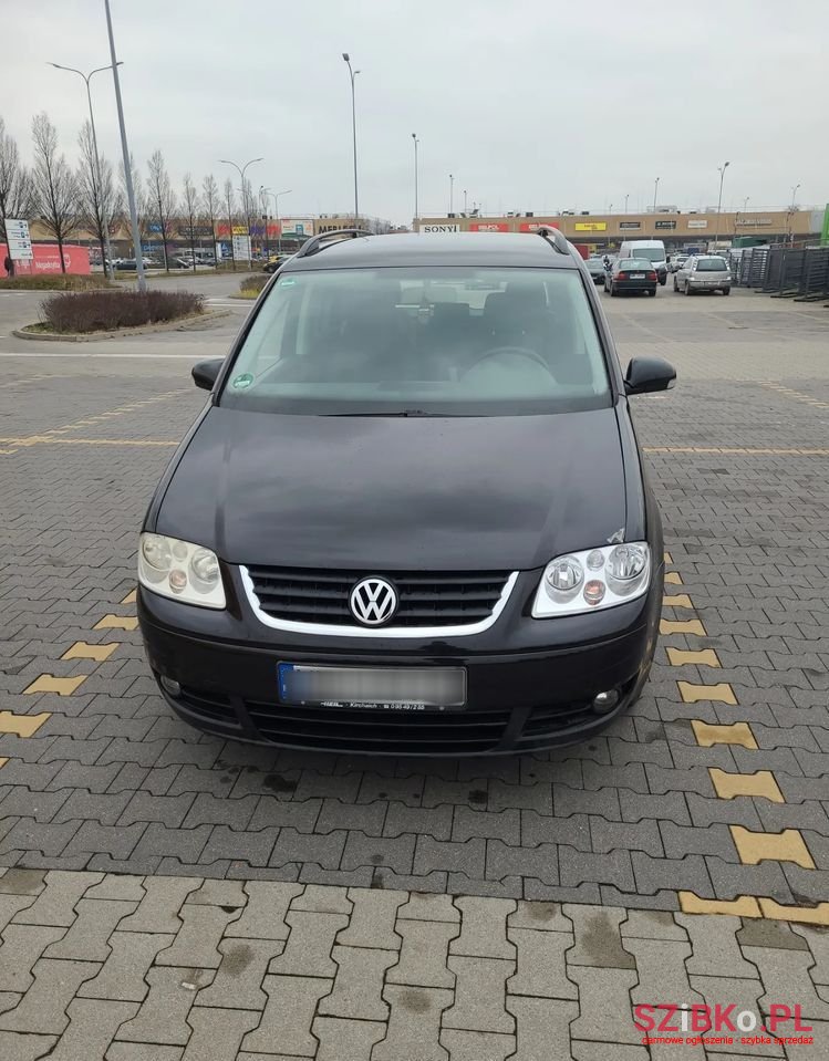 2006' Volkswagen Touran 2.0 Tdi Trendline photo #3