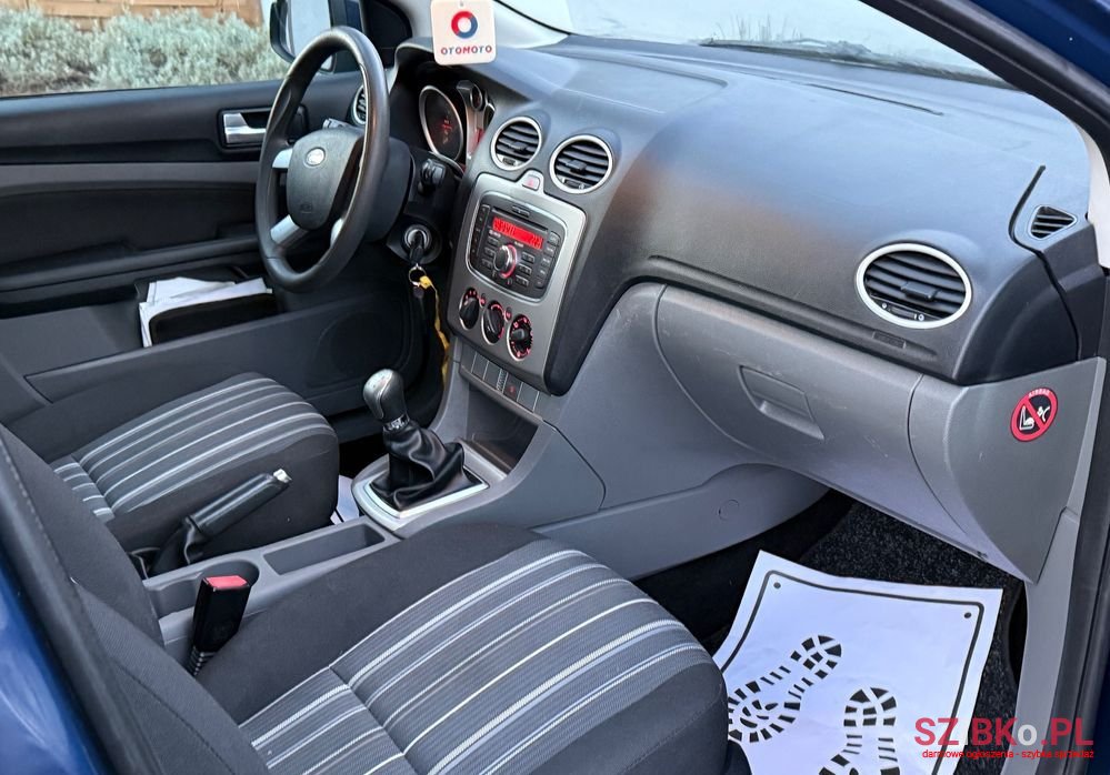 2010' Ford Focus photo #6