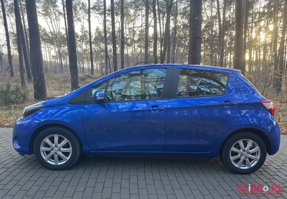 2017' Toyota Yaris photo #3