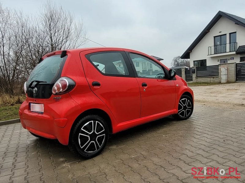 2013' Toyota Aygo photo #2
