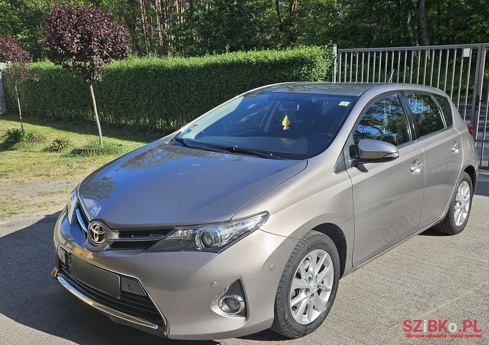 2013' Toyota Auris 1.6 Executive photo #1