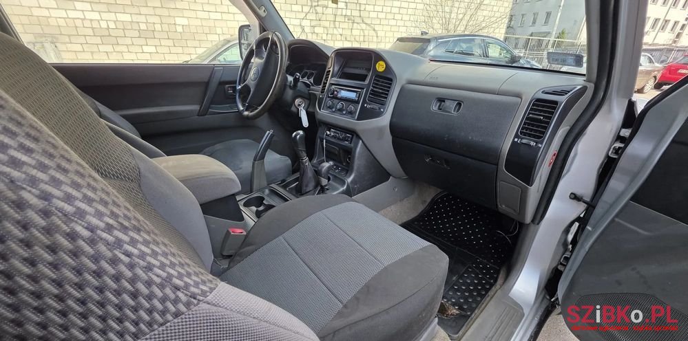 2000' Mitsubishi Pajero photo #4