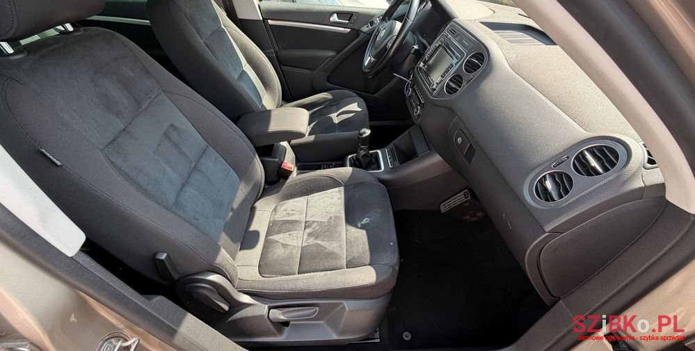 2012' Volkswagen Tiguan photo #6