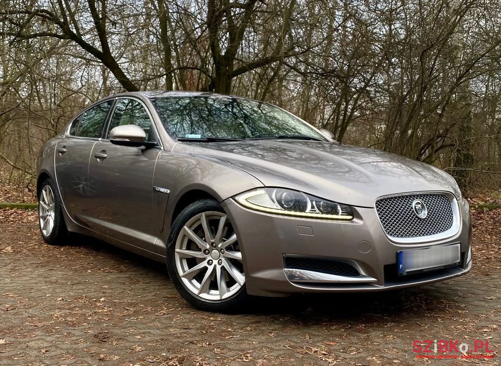 2011' Jaguar XF 2.2 D Luxury photo #1