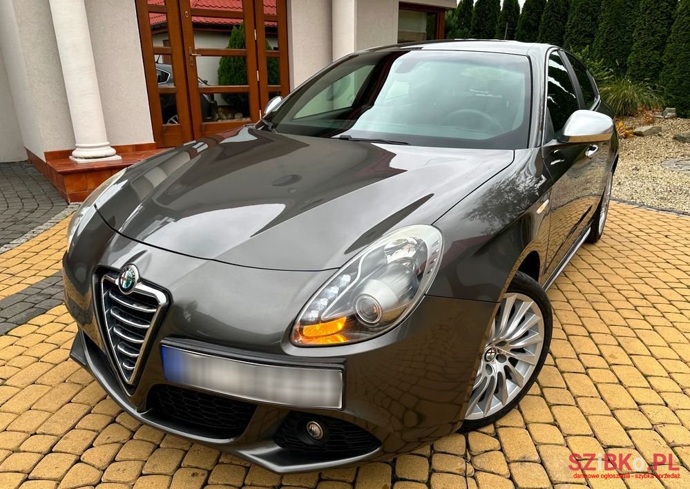 2013' Alfa Romeo Giulietta photo #1