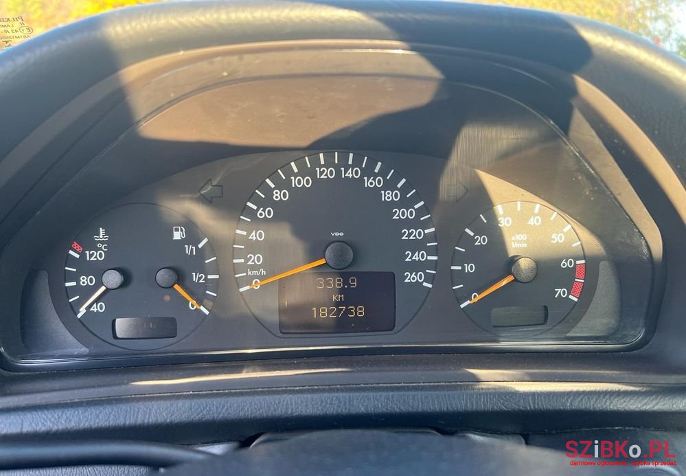 2002' Mercedes-Benz CLK 320 Elegance photo #5