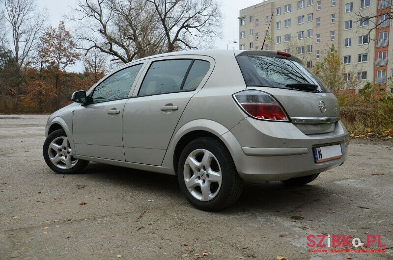 2011' Opel Astra photo #5