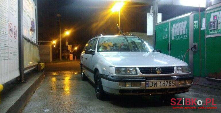 2009' Volkswagen Passat photo #1