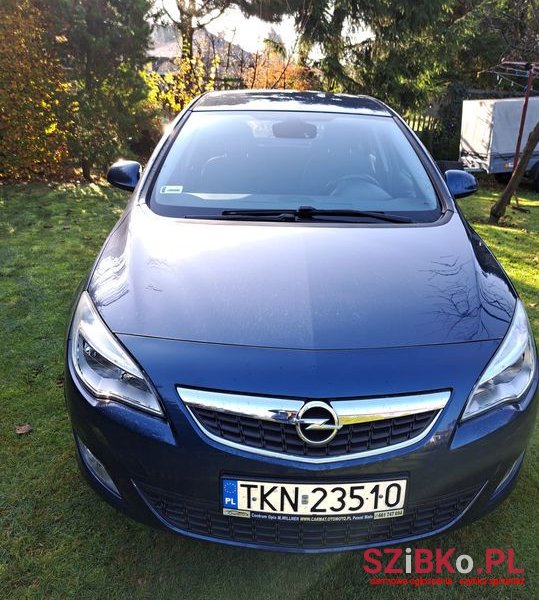 2010' Opel Astra photo #1