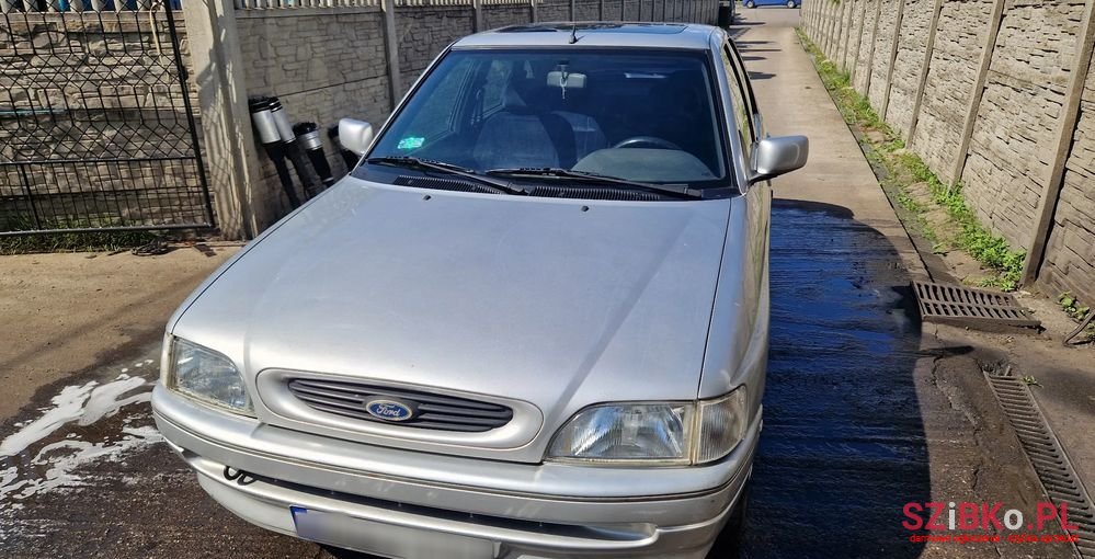 1995' Ford Escort photo #2