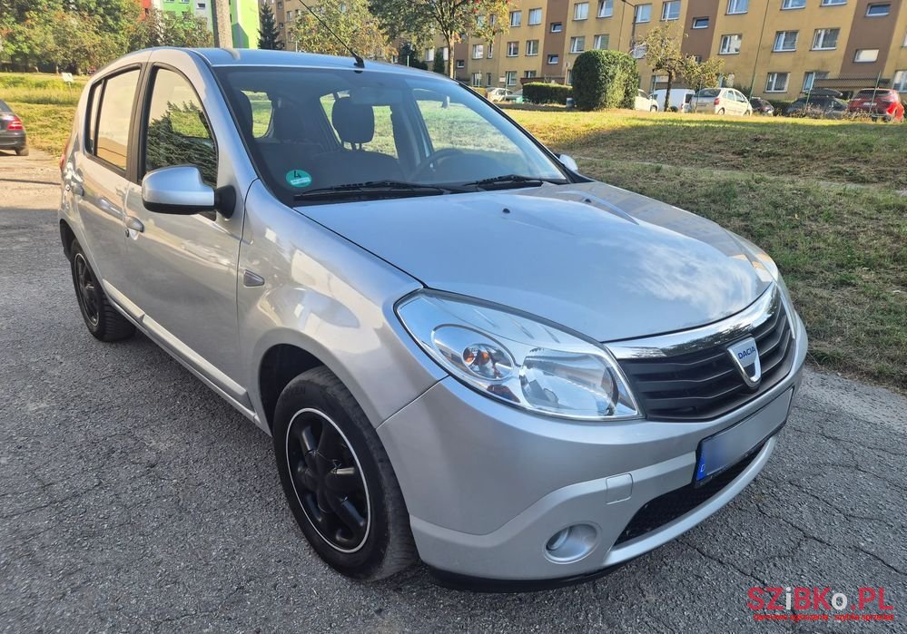 2009' Dacia Sandero photo #3