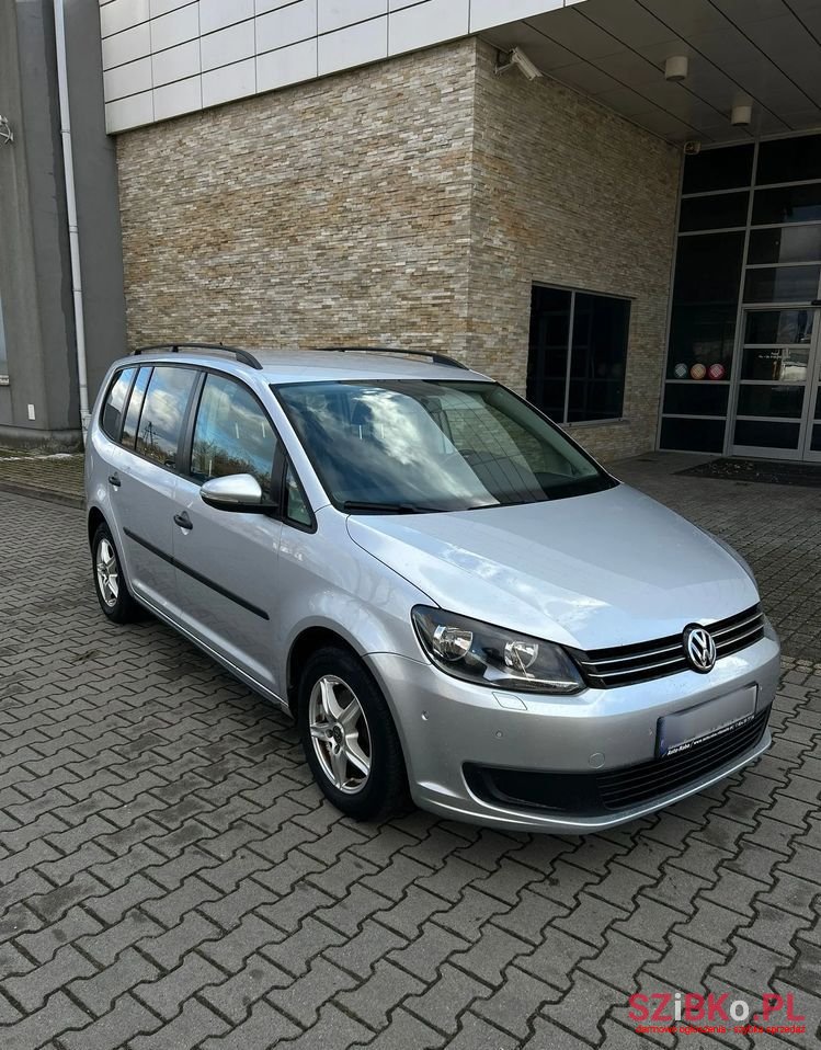 2011' Volkswagen Touran photo #3