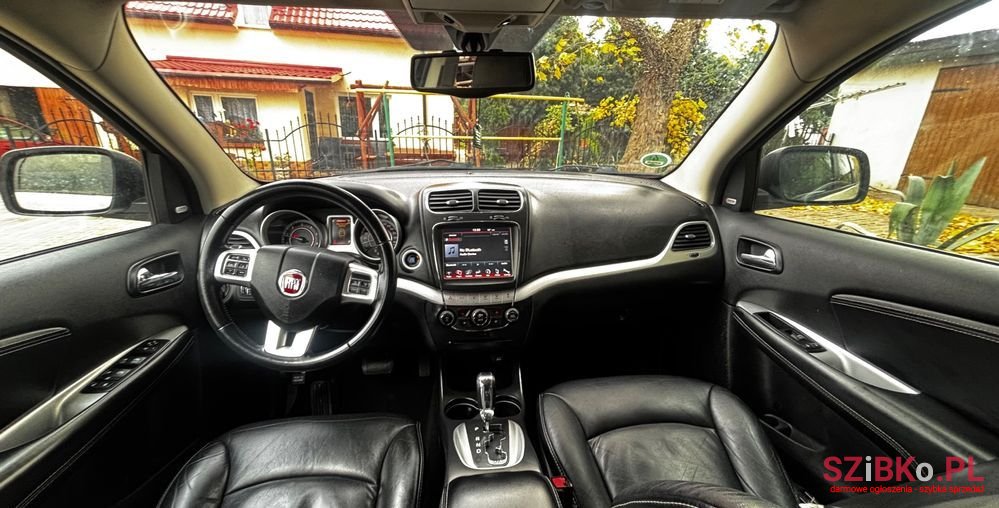 2013' Fiat Freemont photo #2