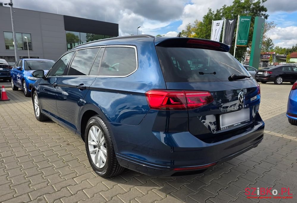 2022' Volkswagen Passat photo #3