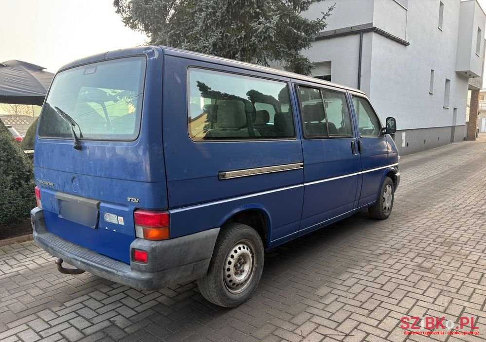 2001' Volkswagen Transporter Caravelle photo #6