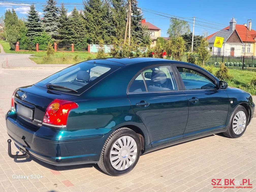 2004' Toyota Avensis photo #4