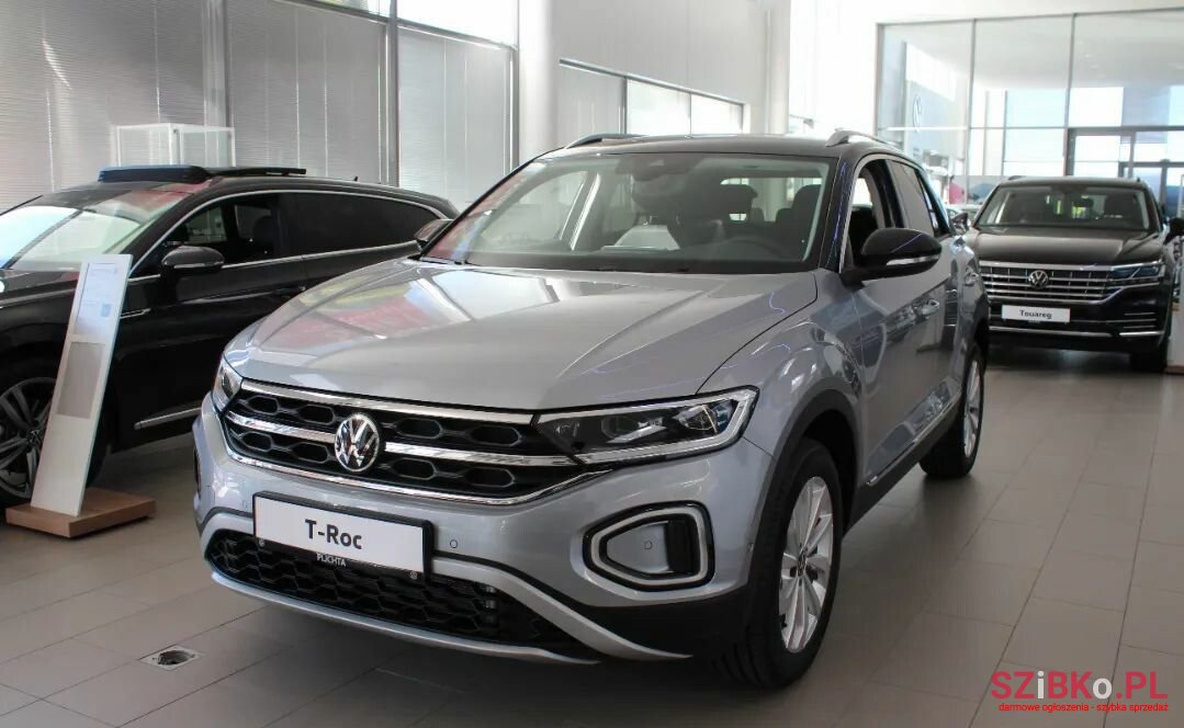 2022' Volkswagen T-Roc photo #2