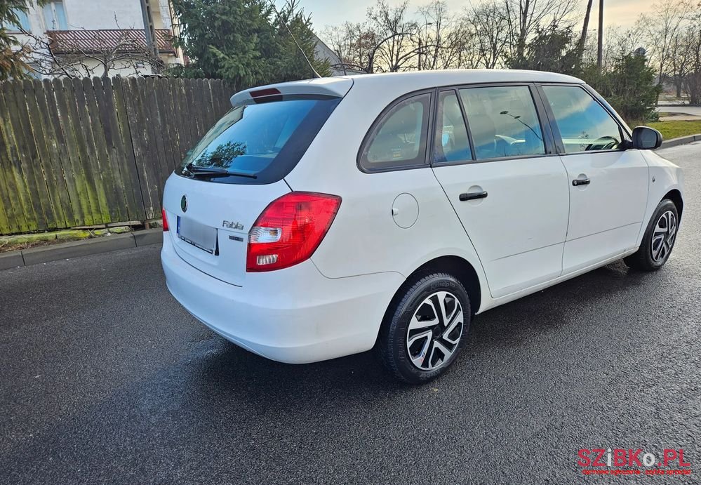 2011' Skoda Fabia photo #5