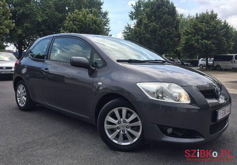 2007' Toyota Auris photo #1