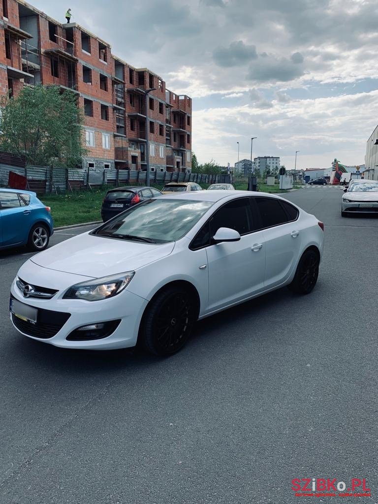 2018' Opel Astra photo #5