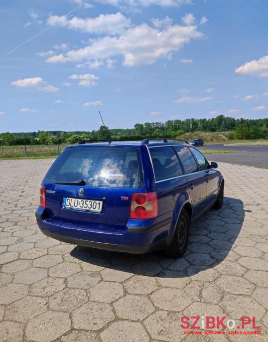 2001' Volkswagen Passat photo #5