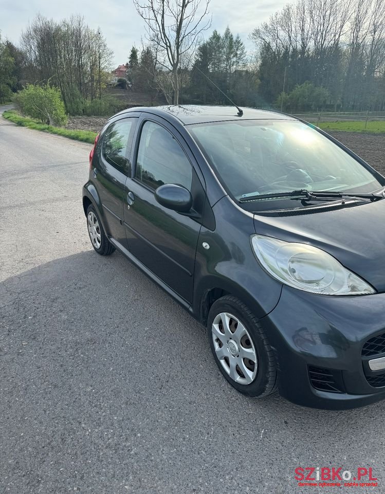 2010' Peugeot 107 photo #6