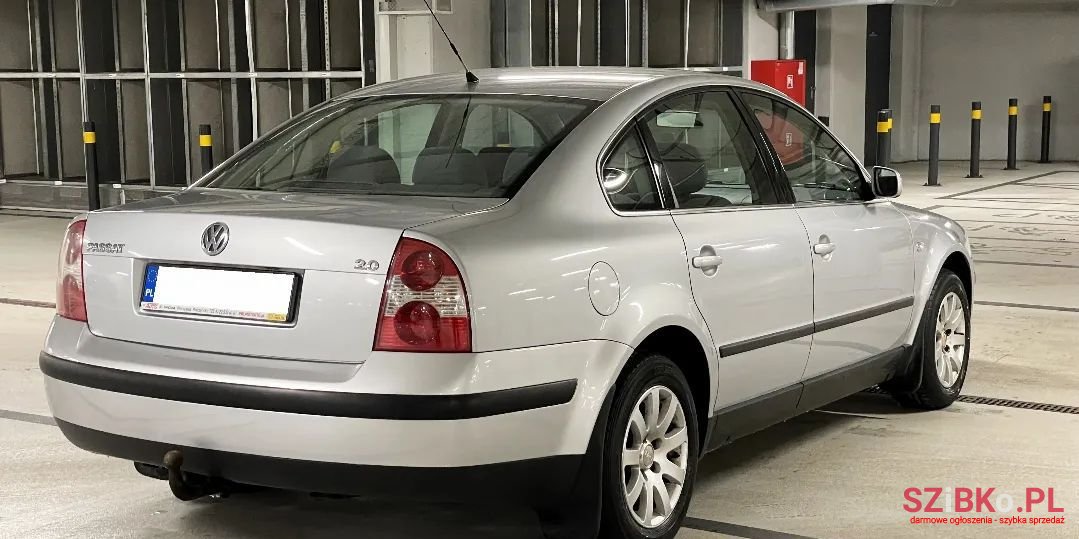 2001' Volkswagen Passat photo #5