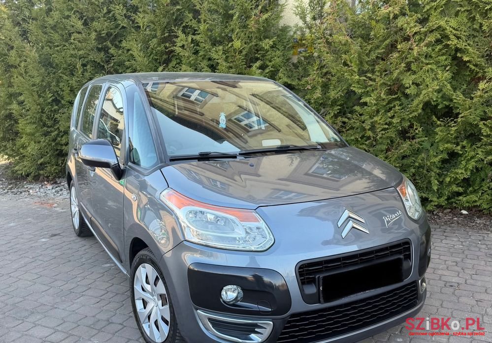 2011' Citroen C3 Picasso photo #2