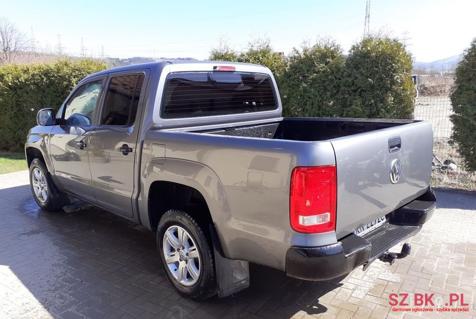 2010' Volkswagen Amarok photo #3