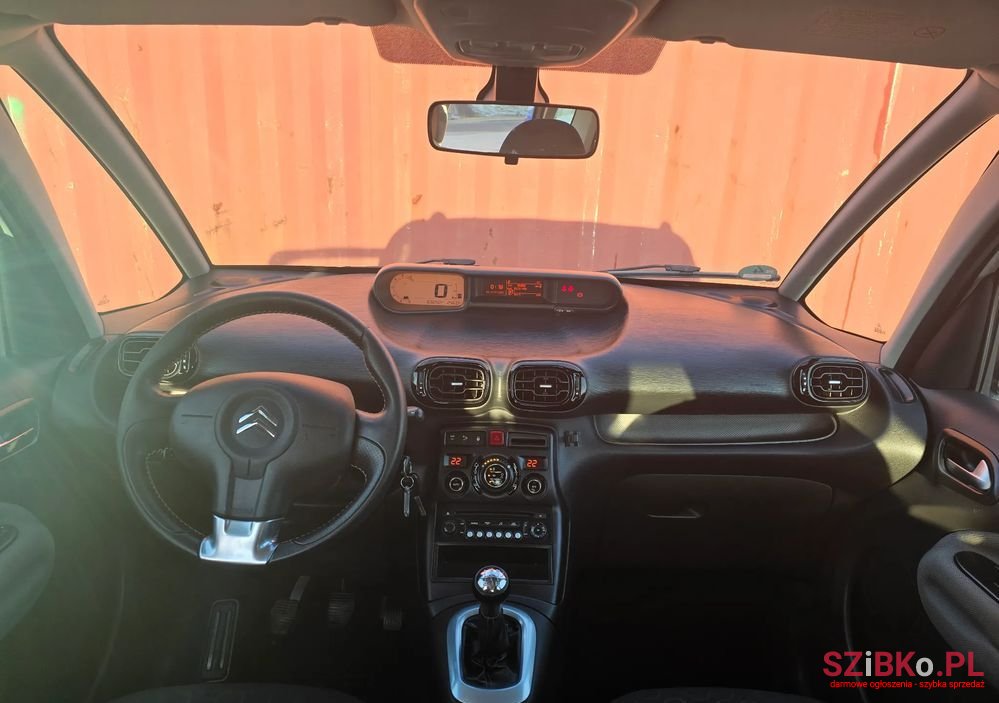 2012' Citroen C3 Picasso photo #2
