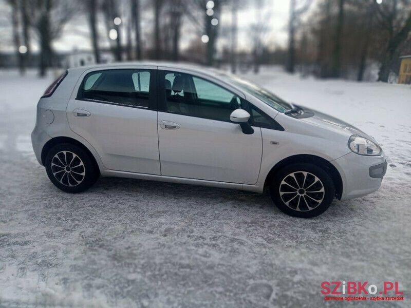 2010' Fiat Punto photo #6