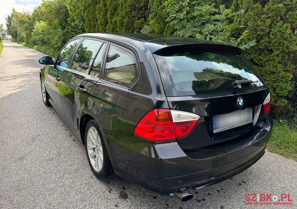 2005' BMW 3 Series 320I Touring photo #4