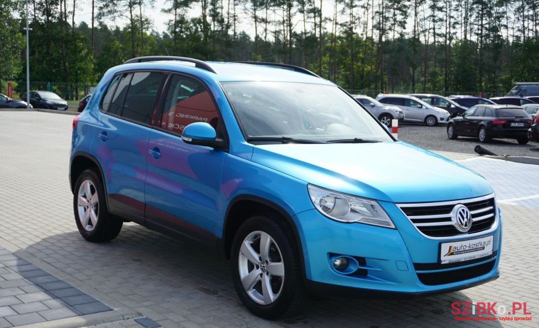 2010' Volkswagen Tiguan photo #2