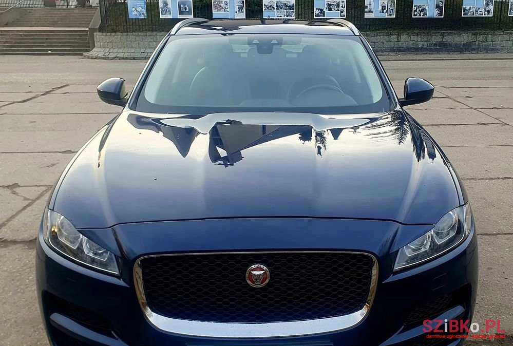 2018' Jaguar F-Pace 2.0 I4D Awd Prestige photo #5