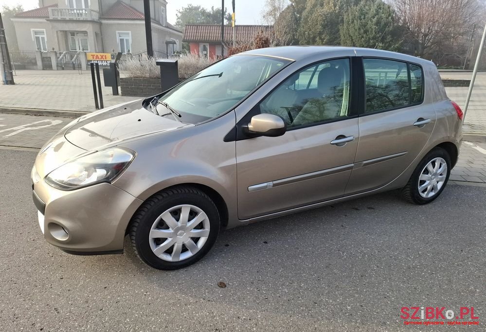 2011' Renault Clio 1.2 16V Alize photo #4