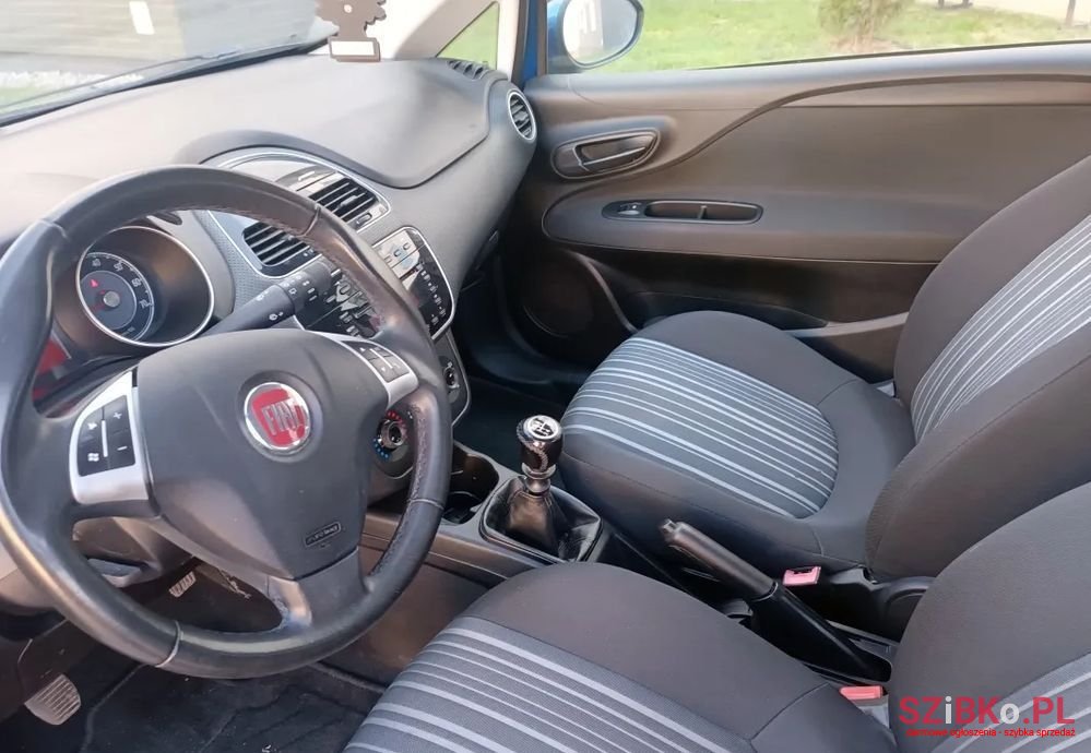 2012' Fiat Punto Evo photo #5