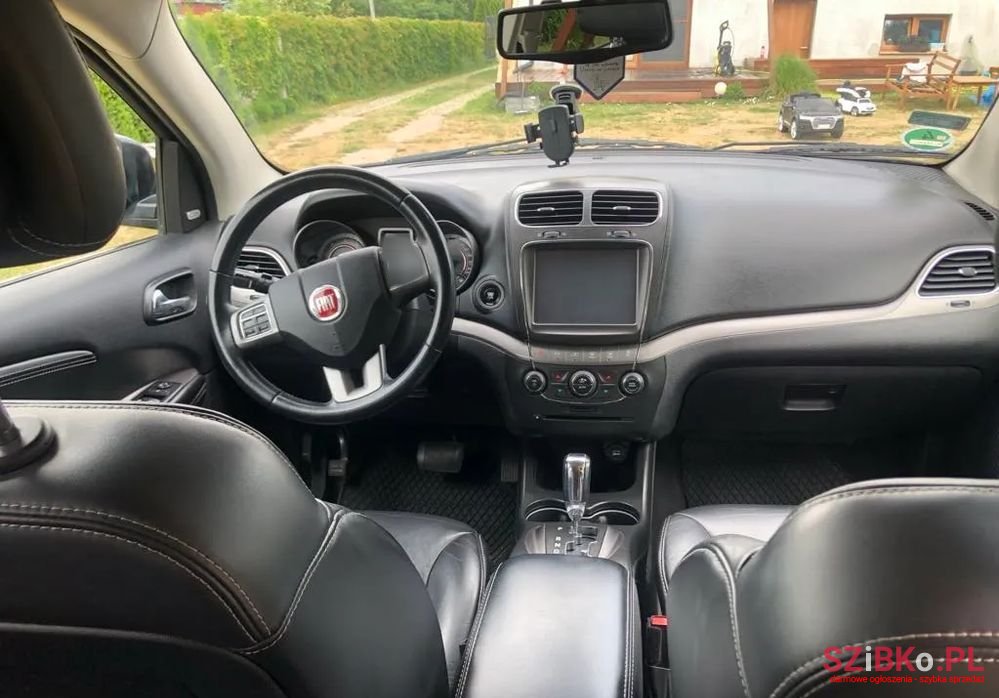 2014' Fiat Freemont photo #2